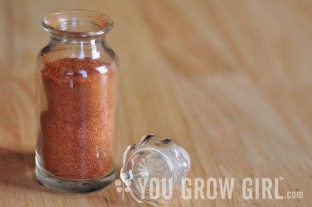 Tomato and garlic powder